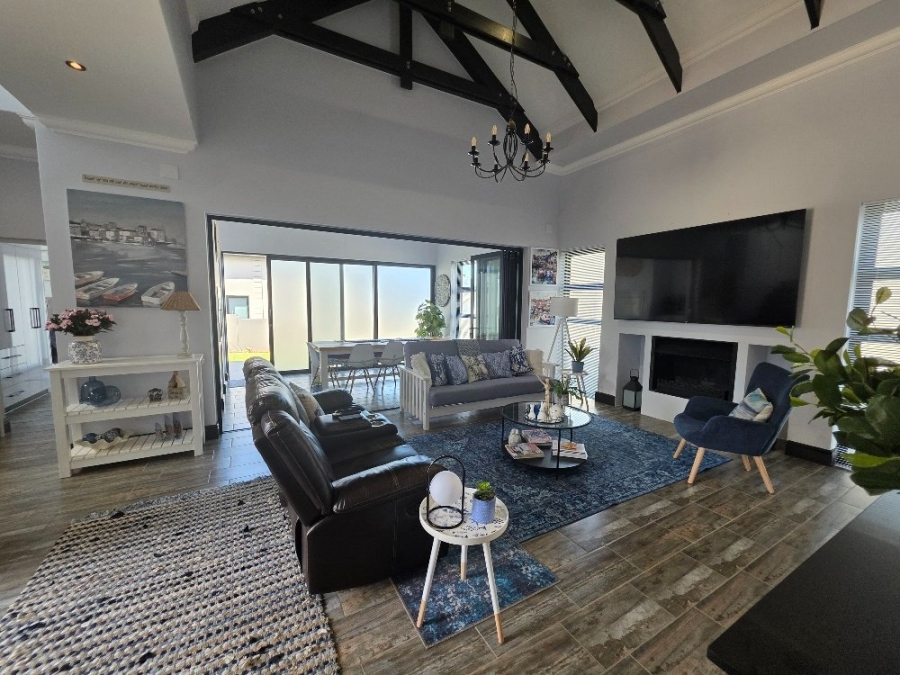 2 Bedroom Property for Sale in Outeniquasbosch Western Cape